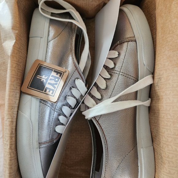 Frye Metallic Leather Silver Women's Sneakers, Size 9 - Picture 4 of 5